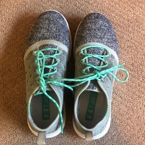 Under Armour Women size 7.